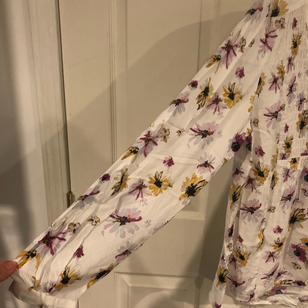 Lucky Brand women’s top large. White with gold and purple flowers. NWT. - Picture 3 of 6